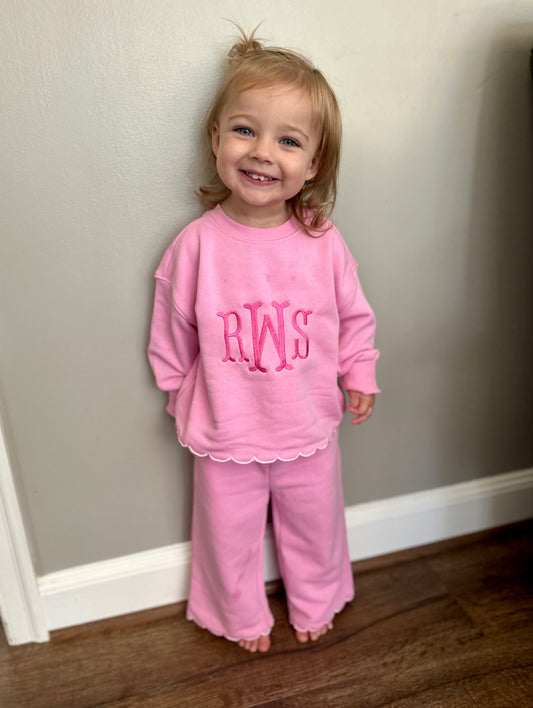 Kids Embroidered Monogram Scallop Set